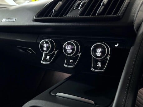 Audi R8 5.2 FSI V10 Plus S Tronic quattro Euro 6 (s/s) 2dr 37