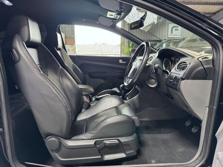Ford Focus 2.5 SIV ST-3 3dr 23