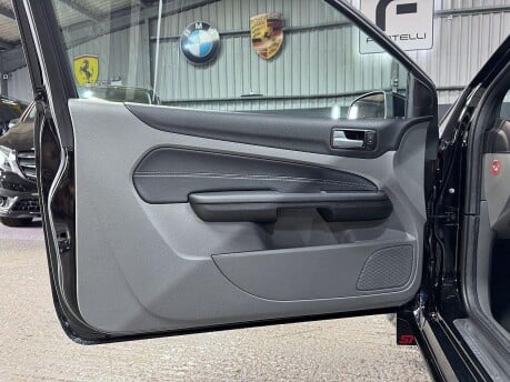 Ford Focus 2.5 SIV ST-3 3dr 33