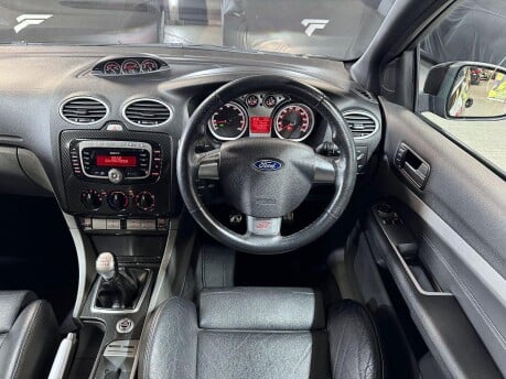 Ford Focus 2.5 SIV ST-3 3dr 30