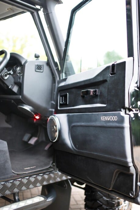 Land Rover Defender TD XS DCB 11