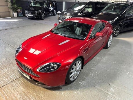 Aston Martin Vantage V8 11