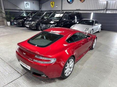 Aston Martin Vantage V8 21
