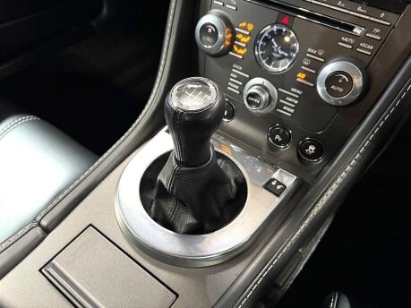 Aston Martin Vantage V8 28