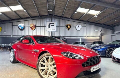 Aston Martin Vantage V8
