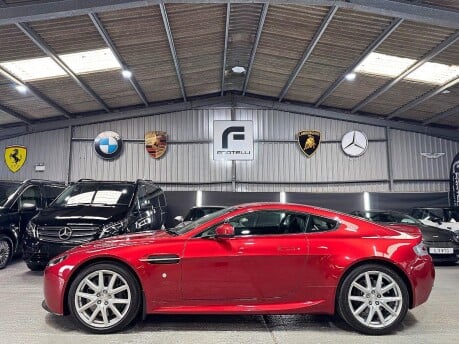 Aston Martin Vantage V8 13