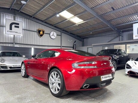 Aston Martin Vantage V8 14