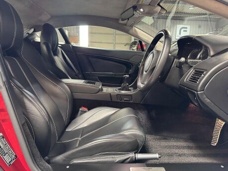 Aston Martin Vantage V8 26