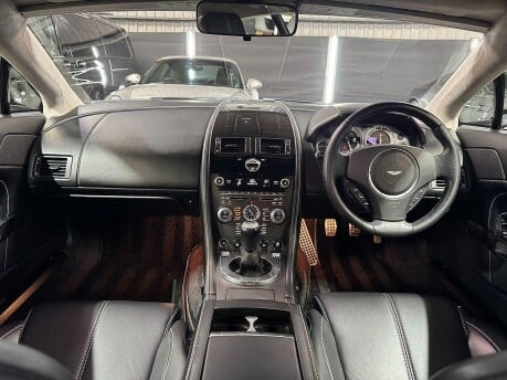 Aston Martin Vantage V8 31