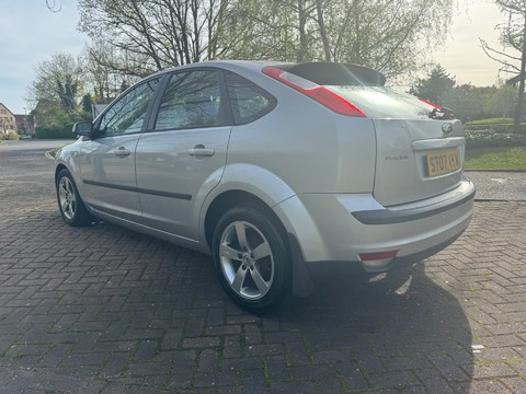 Ford Focus LX 5