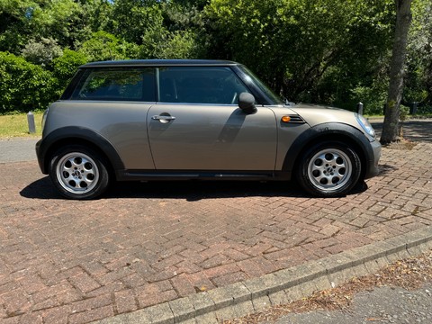 Mini Hatch COOPER D 2