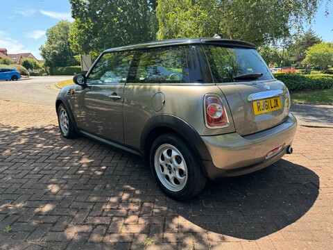 Mini Hatch COOPER D 6