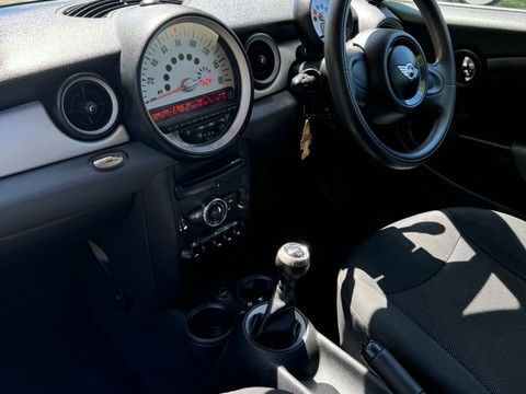 Mini Hatch COOPER D 18