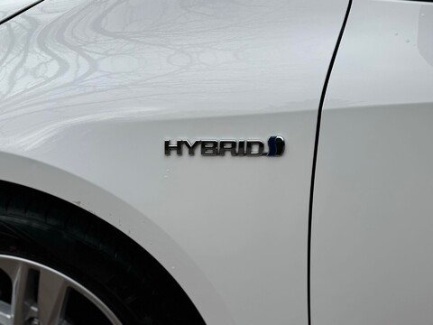 Toyota Corolla ICON TECH 8