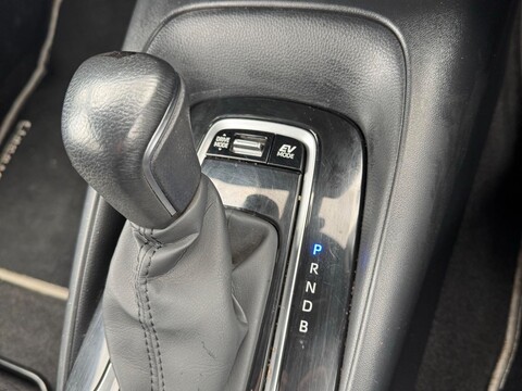 Toyota Corolla ICON TECH 12