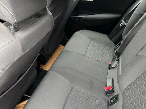 Toyota Corolla ICON TECH 15