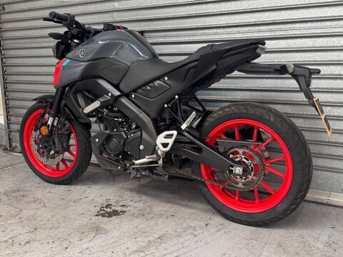 Yamaha MT-01 MT 125 (MTN 125-A) 11
