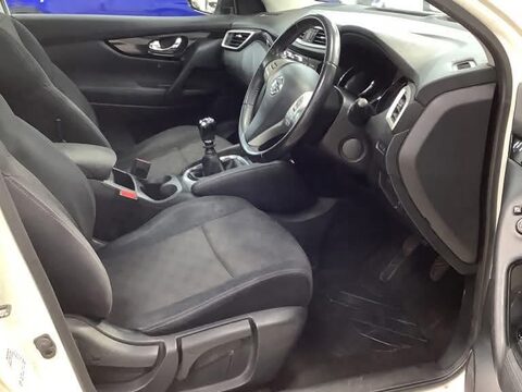 Nissan Qashqai ACENTA PREMIUM DIG-T 5