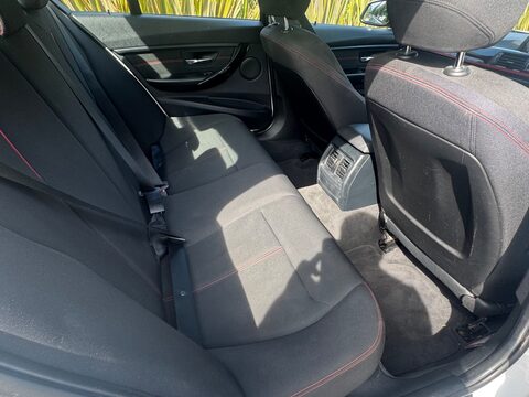 BMW 3 Series 318D SPORT 11