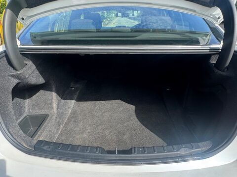 BMW 3 Series 318D SPORT 14