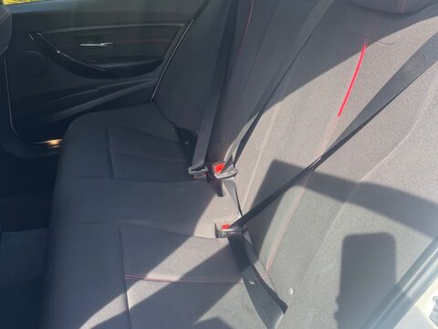 BMW 3 Series 318D SPORT 12
