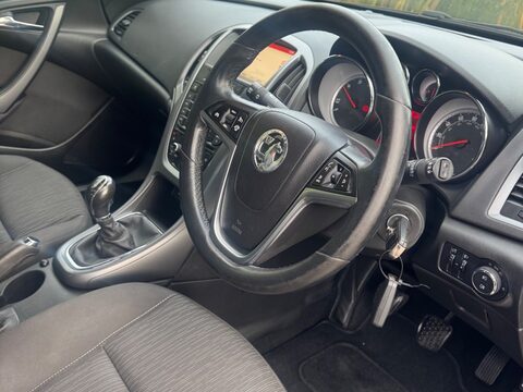 Vauxhall Astra TECH LINE CDTI ECOFLEX S/S 8