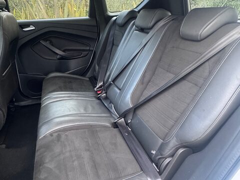 Ford Kuga ST-LINE X TDCI 11