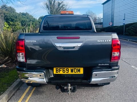 Toyota Hilux INVINCIBLE 4WD D-4D DCB 6