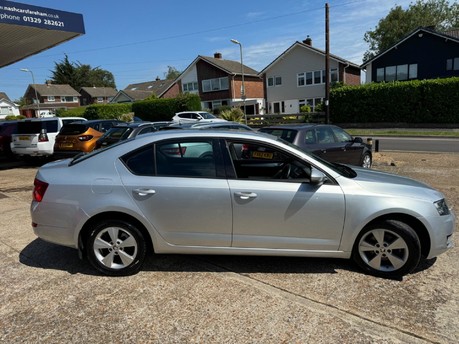 Skoda Octavia SE L 2.0 TDI 5 DOOR 11