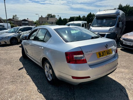 Skoda Octavia SE L 2.0 TDI 5 DOOR 5