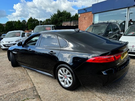 Jaguar XF 2.0 R-SPORT 4