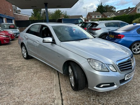 Mercedes-Benz E Class 3.0 E350 CDI V6 BlueEfficiency Avantgarde G-Tronic Euro 5 4dr 15