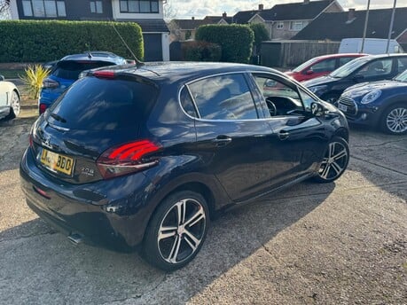 Peugeot 208 BLUE HDI GT LINE 5