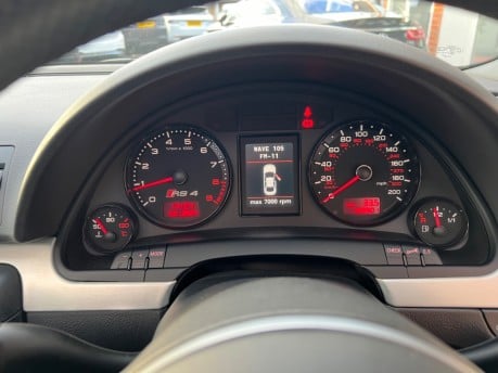 Audi RS4 4.2 Saloon 4dr Petrol Manual quattro (324 g/km, 415 bhp) 36