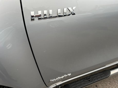 Toyota Hilux INVINCIBLE X 4WD D-4D DCB 21
