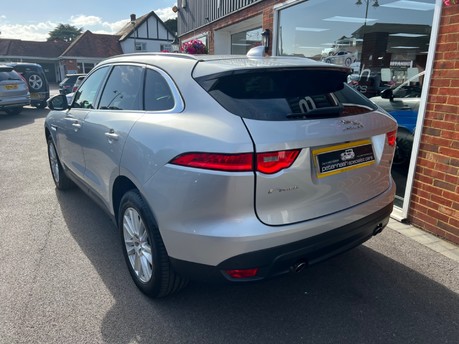 Jaguar F-Pace 2.0 P250i Portfolio SUV 5dr Petrol Auto AWD Euro 6 (s/s) (250 ps) 8