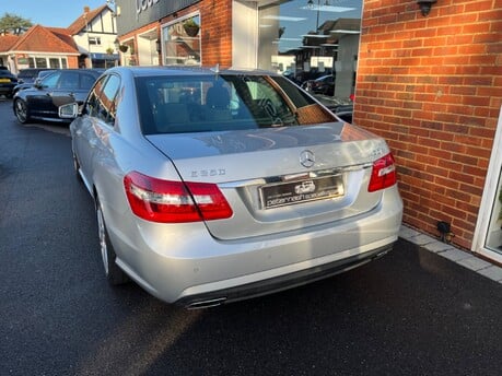 Mercedes-Benz E Class 3.0 E350 CDI V6 BlueEfficiency Sport Saloon 4dr Diesel G-Tronic Euro 5 (231 11