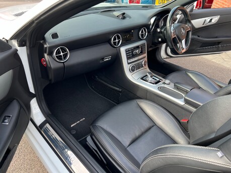 Mercedes-Benz SLK 2.0 SLK200 AMG Sport Convertible 2dr Petrol G-Tronic Euro 6 (s/s) (184 ps) 25