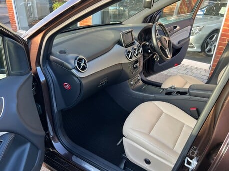 Mercedes-Benz B Class B220 CDI SPORT 37