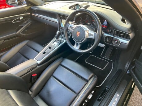 Porsche 911 CARRERA 4 PDK 19