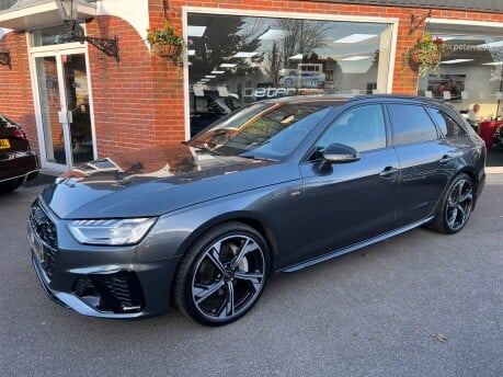 Audi A4 AVANT TFSI S LINE BLACK EDITION MHEV 3