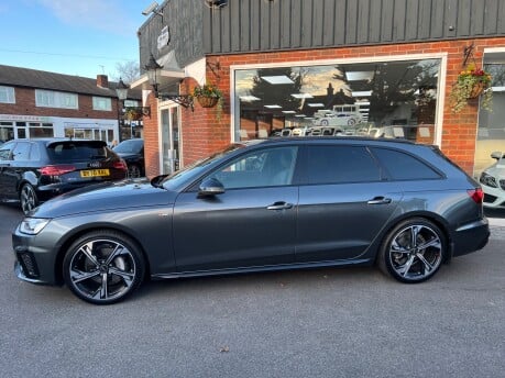 Audi A4 AVANT TFSI S LINE BLACK EDITION MHEV 4