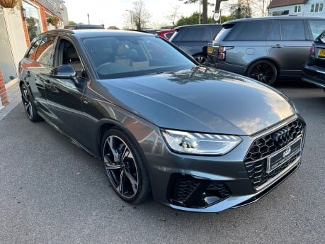 Audi A4 AVANT TFSI S LINE BLACK EDITION MHEV 7