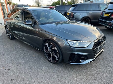 Audi A4 AVANT TFSI S LINE BLACK EDITION MHEV 9