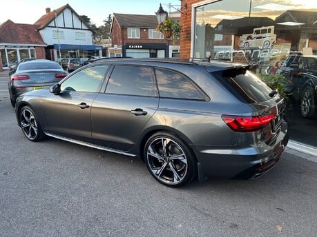 Audi A4 AVANT TFSI S LINE BLACK EDITION MHEV 10