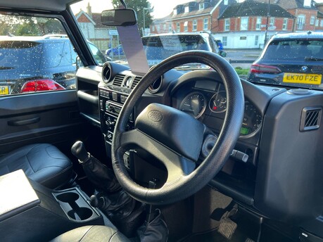 Land Rover Defender 110 TD XS DCB 28