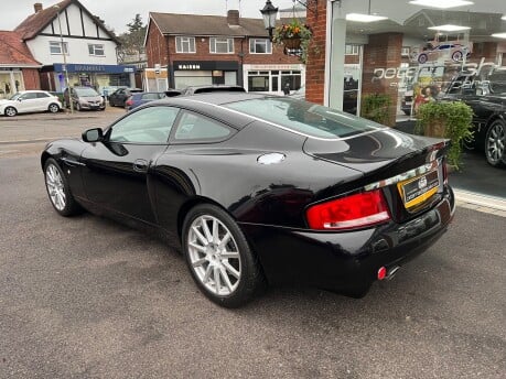 Aston Martin Vanquish V12 S 7