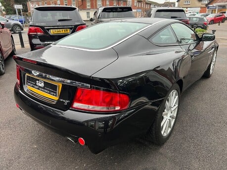 Aston Martin Vanquish V12 S 10