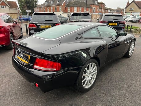 Aston Martin Vanquish V12 S 11