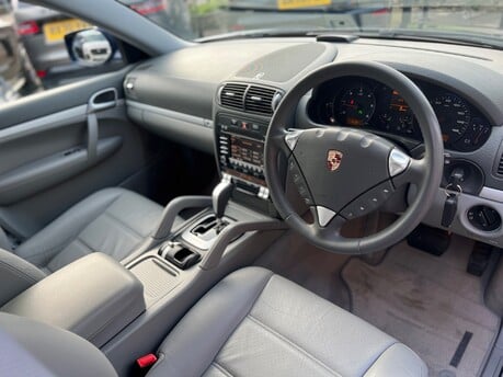 Porsche Cayenne D TIPTRONIC S 19